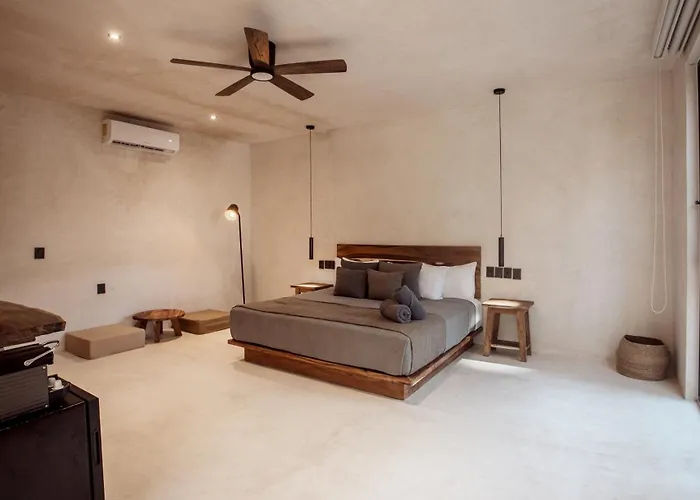 Umi Hotel *